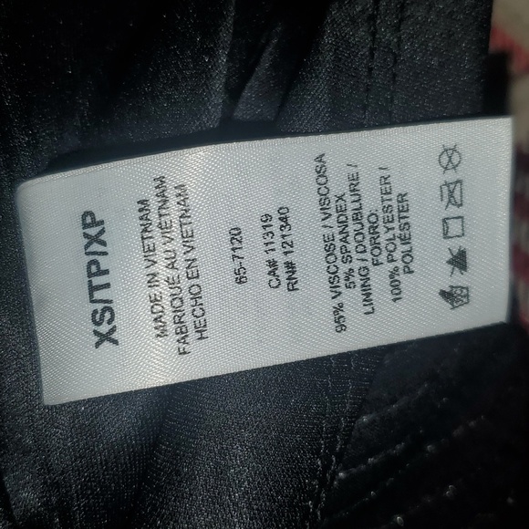 Dynamite sequin skirt 😍 - Picture 4 of 5